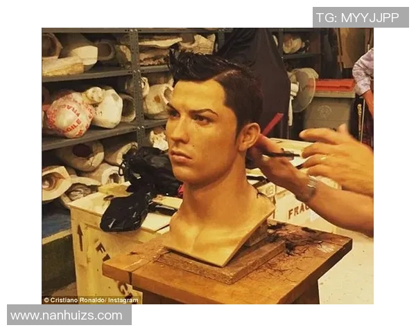 全球足球明星蜡像馆揭秘球场传奇人物的真实面貌与背后故事