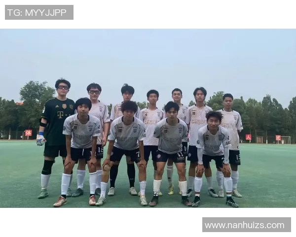 足球明星大学生的成长之路与校园生活的精彩瞬间 足球明星大学生的成长之路与校园生活的精彩瞬间