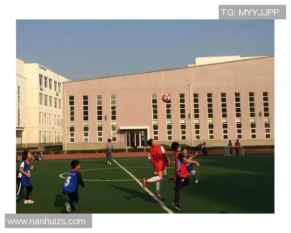 阳光帅气的足球明星如何在绿茵场上闪耀人生与梦想的光芒 阳光帅气的足球明星如何在绿茵场上闪耀人生与梦想的光芒